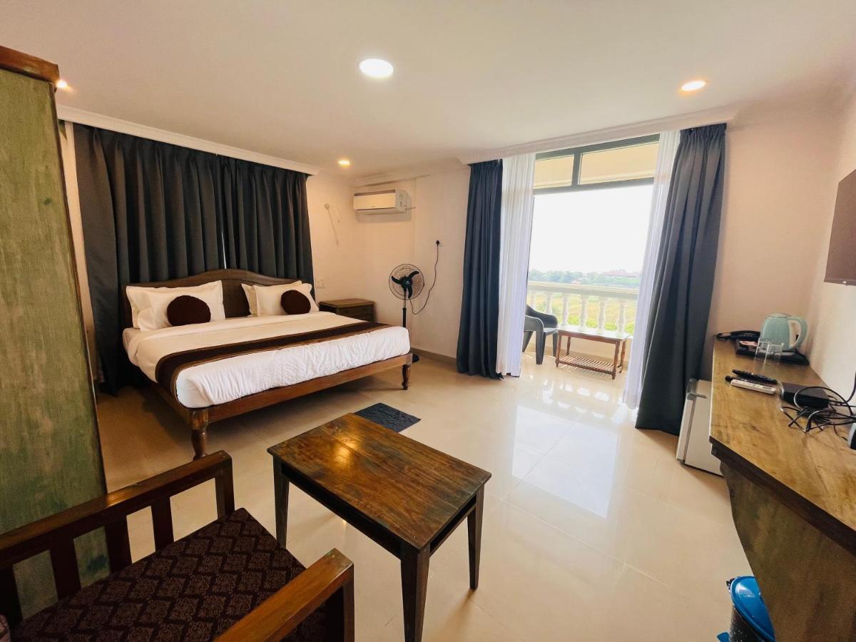 Nagas Hotel Satyavati Morjim Εξωτερικό φωτογραφία