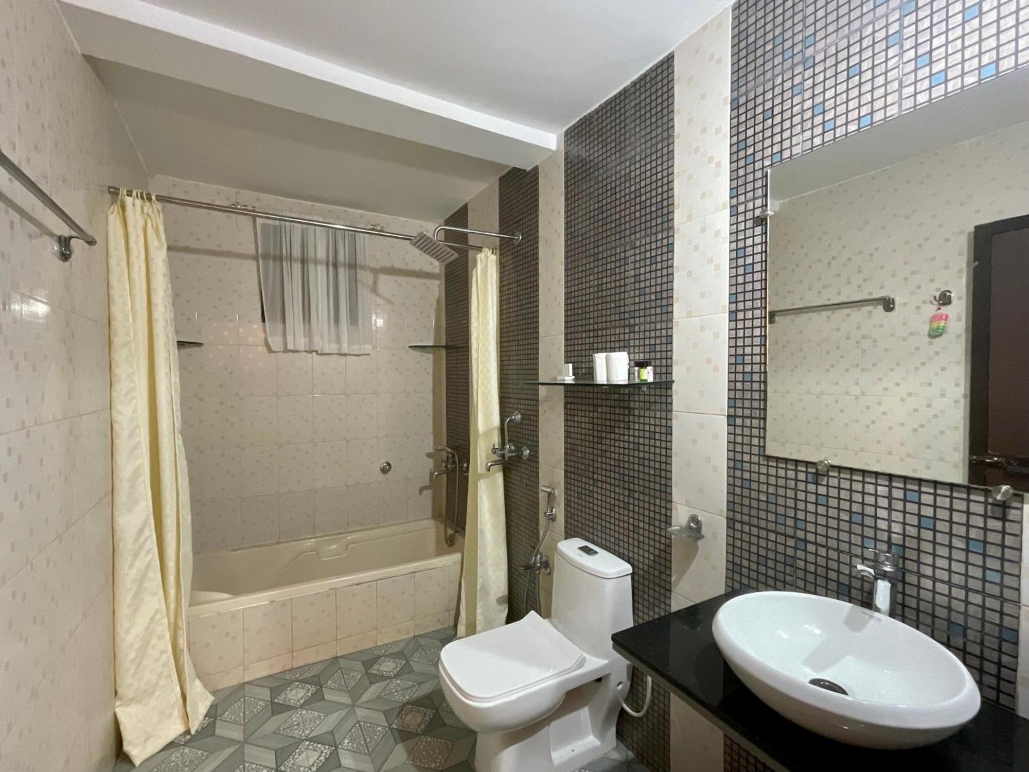Nagas Hotel Satyavati Morjim Εξωτερικό φωτογραφία