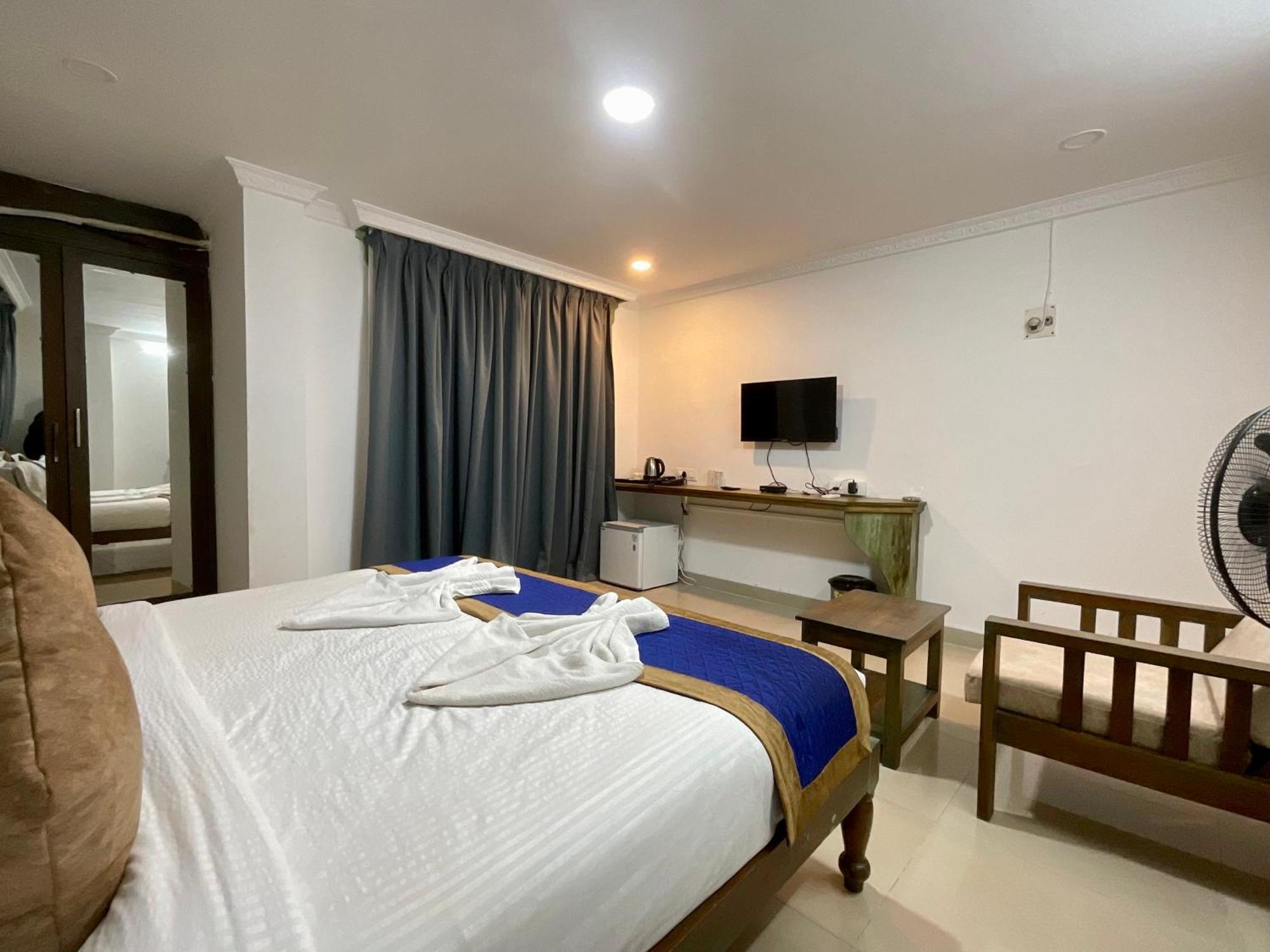Nagas Hotel Satyavati Morjim Εξωτερικό φωτογραφία
