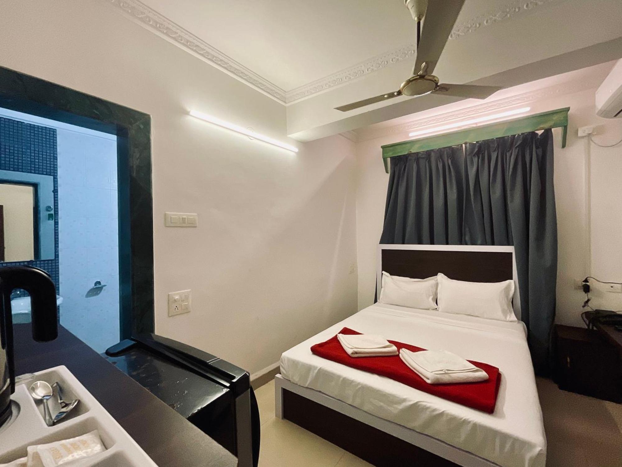Nagas Hotel Satyavati Morjim Εξωτερικό φωτογραφία